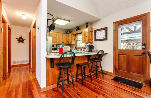 Ellijay Cabin | Cozy cabin right on Coosawatee River with Hot Tub near Hiking and Wineries