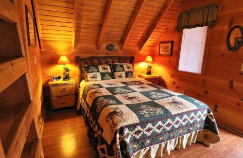 Helen House | Cozy cabin w/fireplace 3 minutes to Helen! #2.