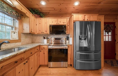 Blairsville Cabin | Cozy Cabin W/Hot Tub, Pool Table, and Fire Pit