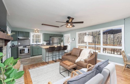 Andersonville House | Cozy Cabin w/Hot Tub | State Park | Near Lake