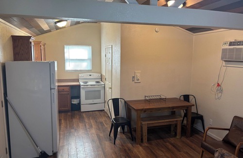 Warsaw Cabin | Cozy cabin with AC and WiFi in charming Warsaw near Truman Lake, MO