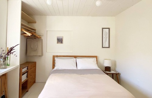 Topanga Cabin | Cozy Cabin with beautiful views to the Topanga mountains! Minutes to the beach.