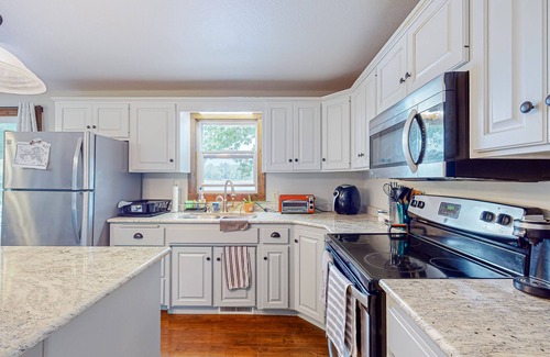 Deerwood Cabin | Cozy cabin with lake access and privacy