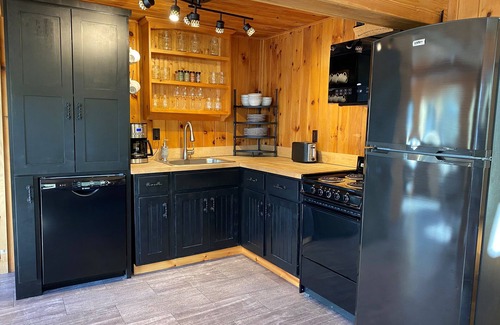 Franklin County Cabin | Cozy Cabin with Mountain Views! 1 mi to Flaggstaff Lake! Hike, boat & swim!