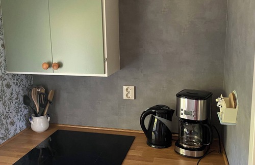 Gallo Cottage | Cozy cabin with fireplace & lake view