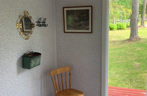 Gallo Cottage | Cozy cabin with fireplace & lake view