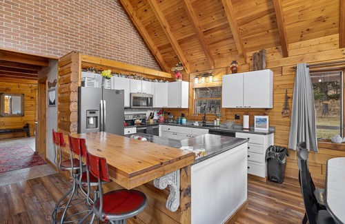 Hill City House | Cozy Cabin with Views