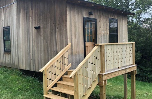 Central Business District Cabin | Cozy cabin with WiFi and AC in lovely Lynchburg