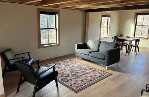 Central Business District Cabin | Cozy cabin with WiFi and AC in lovely Lynchburg