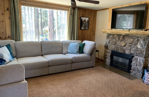 Woodland Park Cabin | Cozy cabin, wooded yard, walk to restaurants, rock garden (license 331460)