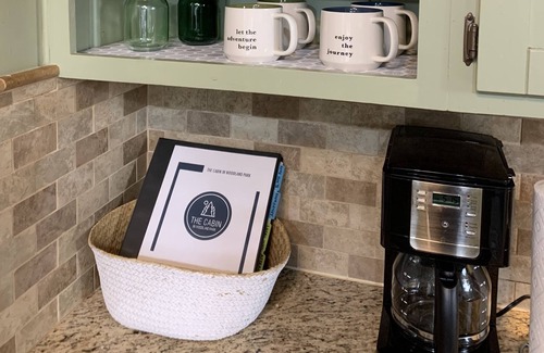 Woodland Park Cabin | Cozy cabin, wooded yard, walk to restaurants, rock garden (license 331460)