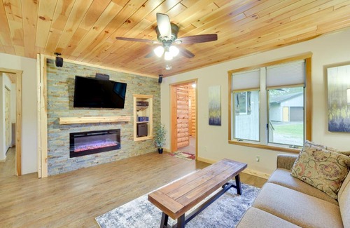 Cable House | Cozy Cable Cabin Rental - Pet Friendly!