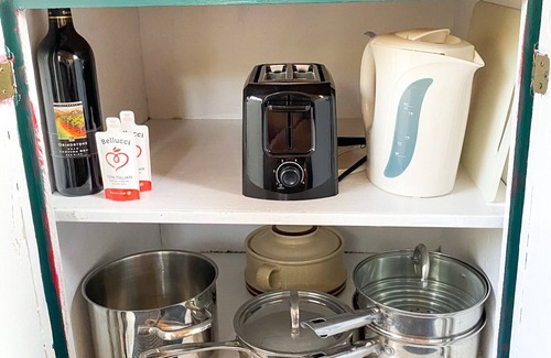 Callahan House | Cozy Callahan Cabin Full Bed Studio + Wifi Siskiyou County Mt. Shasta Yreka