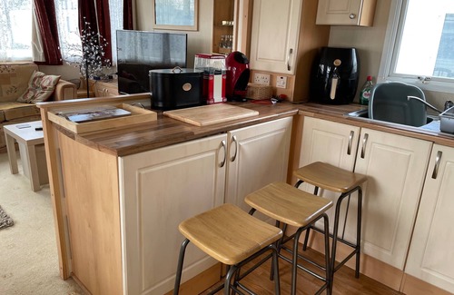 Camber Cabin | Cozy Camber Caravan 3 Bedroom Retreat With Decking
