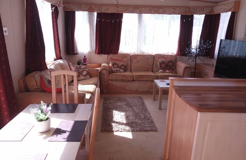 Camber Cabin | Cozy Camber Caravan 3 Bedroom Retreat With Decking