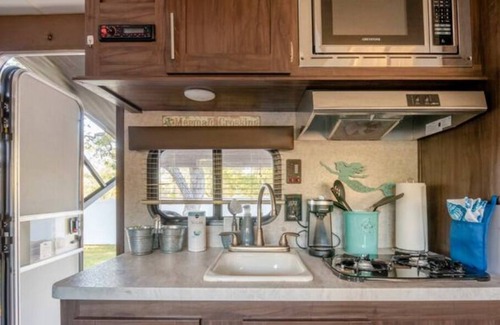 Brooksville RV Rental | Cozy Camp Mermaid