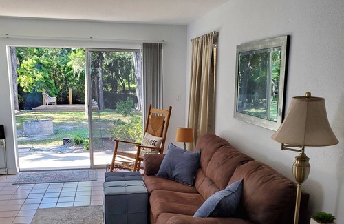 Old Homosassa House | Cozy Canal Cottage with water access to Homosassa River and the Gulf of Mexico