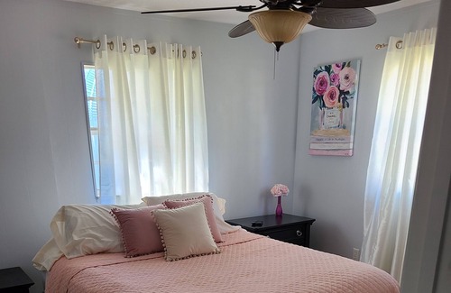 Old Homosassa House | Cozy Canal Cottage with water access to Homosassa River and the Gulf of Mexico