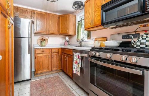 West Barnstable House | Cozy Cape Classic-Central AC&Near Bay Beaches