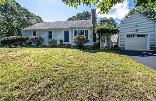 West Barnstable House | Cozy Cape Classic-Central AC&Near Bay Beaches
