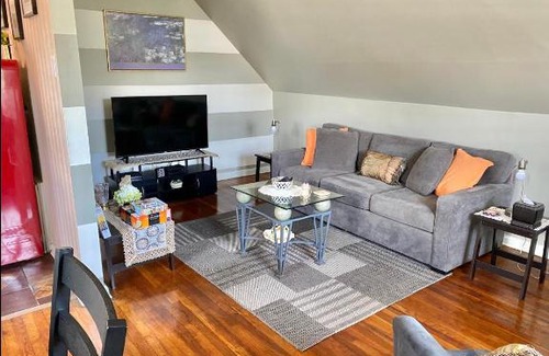 Queens Apartment | Cozy Cape Cod 1BR close to LGA