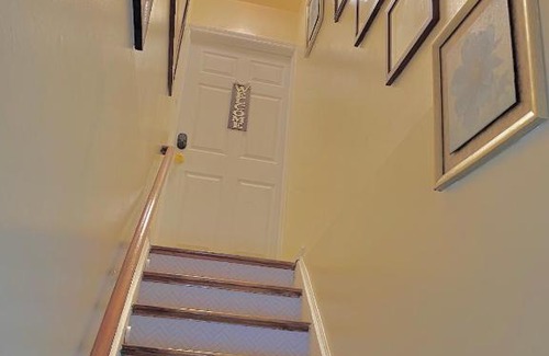 Queens Apartment | Cozy Cape Cod 1BR close to LGA
