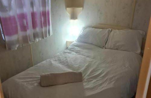 Grangetown House | Cozy Cardiff Cabin Retreat sleeps 6 by Aimee