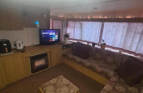 Grangetown House | Cozy Cardiff Cabin Retreat sleeps 6 by Aimee