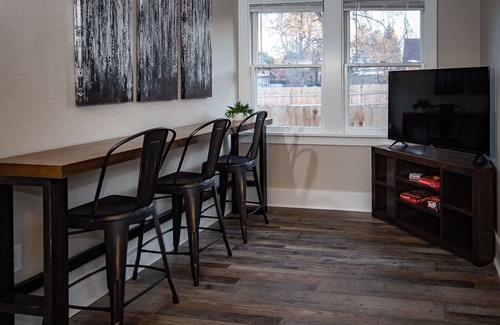 Greeley House | Cozy Carriage House | Walk to UNC | + Free Bikes