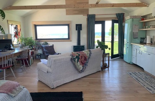 Rockland Apartment | Cozy Carriage House with Rockland Harbor View