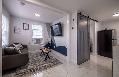 Lake Worth Apartment | COZY CENTRALLY LOCATED HOME