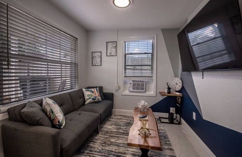 Lake Worth Apartment | COZY CENTRALLY LOCATED HOME