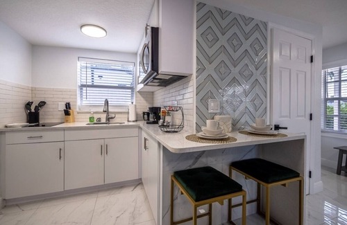 Lake Worth Apartment | COZY CENTRALLY LOCATED HOME