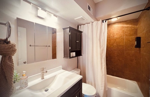 Hacienda Granada Condo | Cozy Centrally Located Condo Pool Petfriendly Phoenix Arcadia