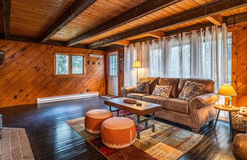 Thornton Ski Chalet | Cozy Chalet 12 minutes to Waterville Valley! Welcome!