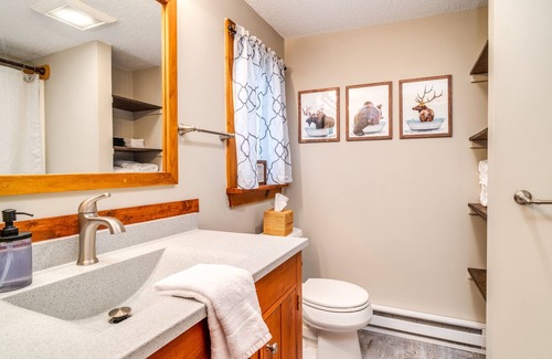 Thornton Ski Chalet | Cozy Chalet 12 minutes to Waterville Valley! Welcome!