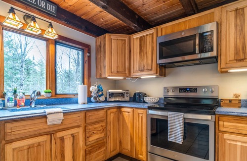 Thornton Ski Chalet | Cozy Chalet 12 minutes to Waterville Valley! Welcome!