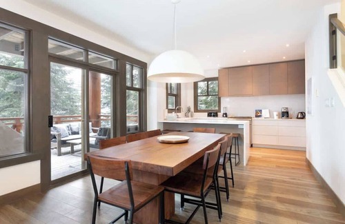 Nordic Estates House | Cozy chalet w/ski access & hot tub