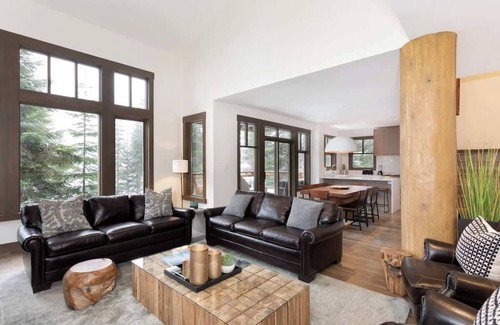 Nordic Estates House | Cozy chalet w/ski access & hot tub