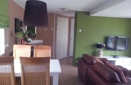 Hippolytushoef Ski Chalet | Cozy chalet with dishwasher, near the Wadden Sea