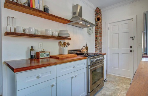 Westside Cottage | Cozy Charleston Cottage on the East Side