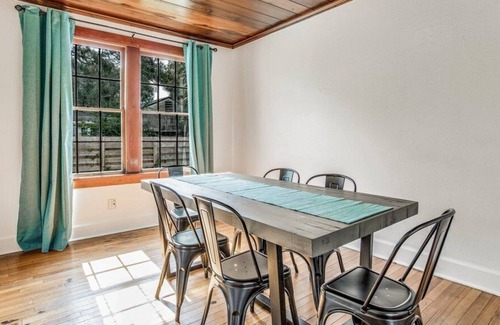 New Warrington House | Cozy & Cheerful Bayside Home Near NAS & Downtown