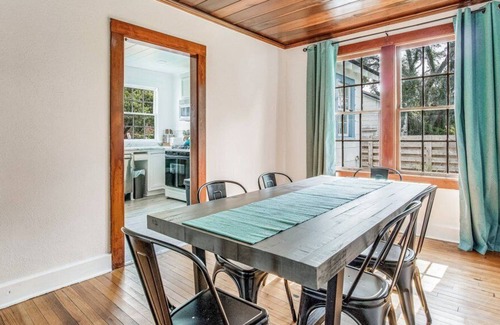 New Warrington House | Cozy & Cheerful Bayside Home Near NAS & Downtown