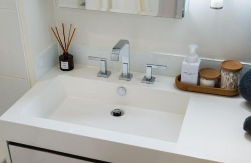 Strathcona Apartment | Cozy Chinatown Stay with Balcony and Parking near Pacific Station