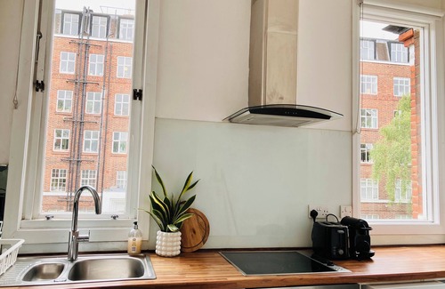 Turnham Green Apartment | COZY Chiswick Apartment - Great Location.