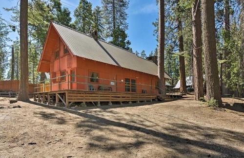 West Village House | Cozy Choice Wood Cabin- 5 Minutes from Shaver Lake