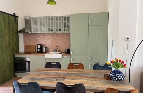 Delft Apartment | Cozy city center 75 m2 apartment suite, 5 minutes from the station