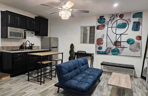Harbor Gateway North Apartment | Cozy, close to Sofi, freeway, and Downtown LA