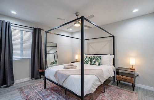 Woodland Springs House | Cozy Coast 3bedroom Condo w Pool & Hot Tub