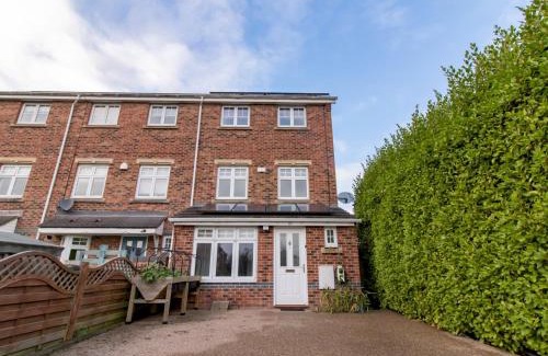 North Shields House | Cozy Coastal 3-Bedroom Home in North Shields - PTK